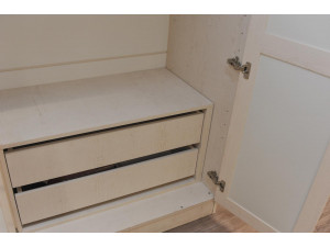 2-х дверный шкаф, с зеркалом СЛЕВА и 2-мя штангами внутри, без полок - ЛД 642.244
